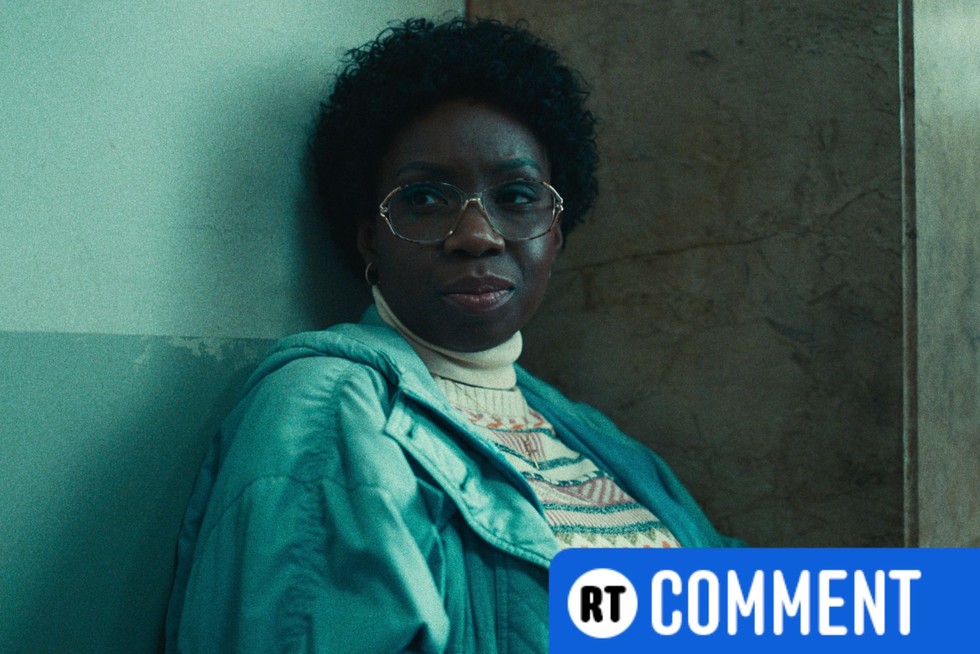 Eric-Netflix-Cecile-AdeperoOduye-Comment Adepero Oduye as Cecile sitting on a bench in the police station and leaning against the wall, looking to the side.