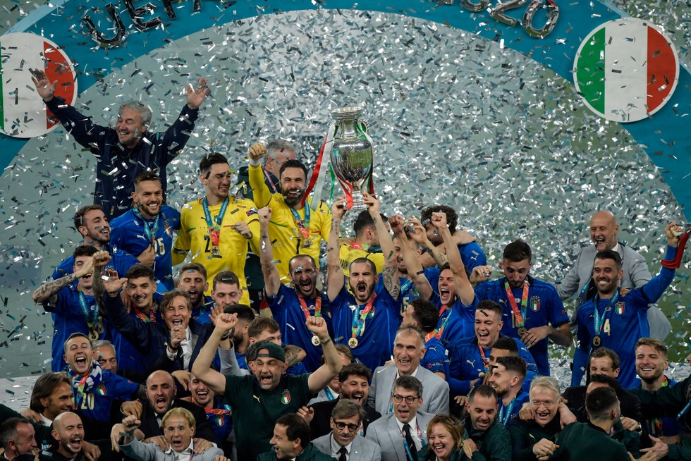 Italy Euro 2020 Italy team celebrating lifting the Euro 2020 trophy