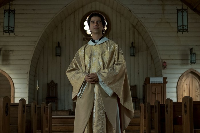 Midnight-Mass Hamish Linklater as Father Paul in Midnight Mass