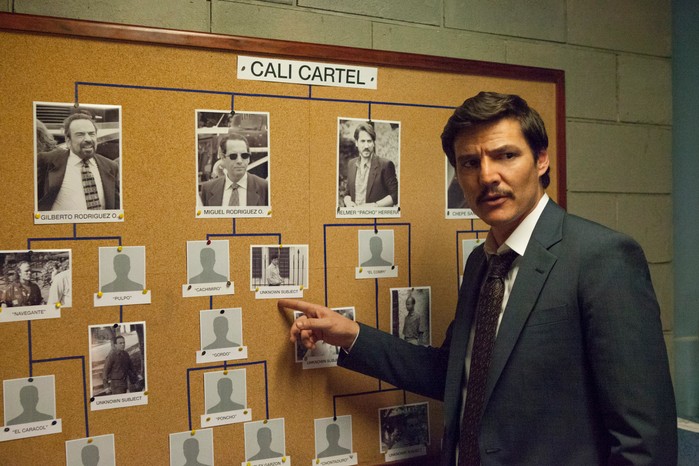 NARCOS_301_Unit_00124R Pedro Pascal in Narcos