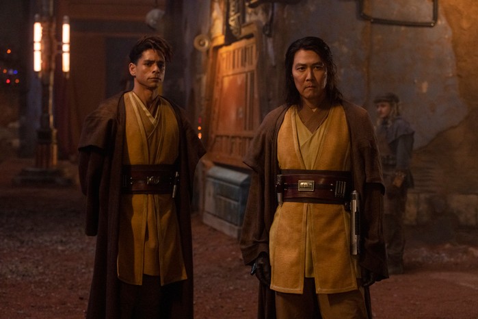 ord Fandar (Charlie Barnett) and Master Sol (Lee Jung-jae) in The Acolyte ord Fandar (Charlie Barnett) and Master Sol (Lee Jung-jae) in The Acolyte standing in Jedi robes looking concerned