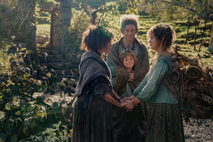 The Lord of the Rings: The Rings of Power - 108 Sara Zwangobani as Marigold Brandyfoot, Dylan Smith as Largo Brandyfoot, Beau Cassidy as Dilly, Markella Kavenagh as Elanor ‘Nori’ Brandyfoot