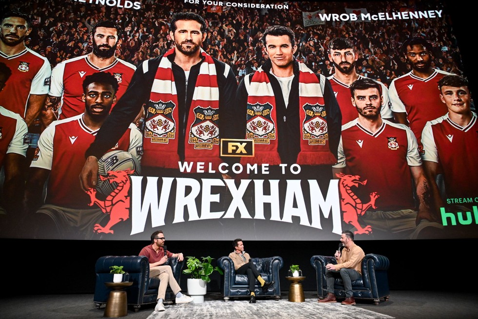 Ryan Reynolds, Rob McElhenney and Jimmy Kimmel at the FYC event for Welcome To Wrexham Ryan Reynolds, Rob McElhenney and Jimmy Kimmel at the FYC event for Welcome To Wrexham sitting in chairs during an interview